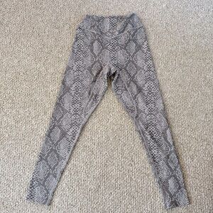 Balance Athletica/Vitality leggings - grey snake